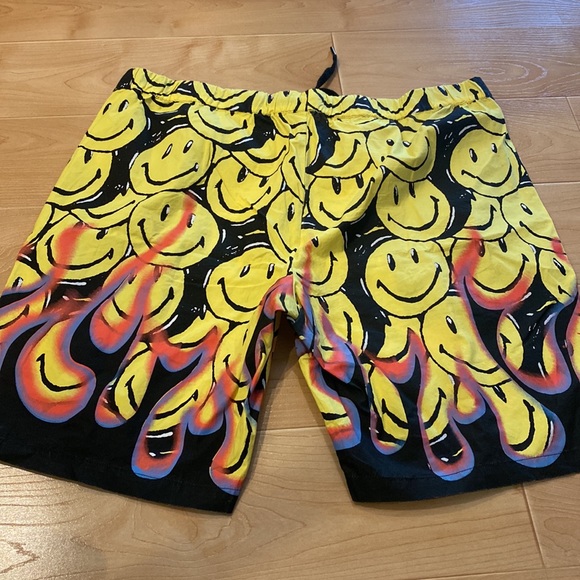 Chinatown Market Smiley Flame Shorts - Picture 6 of 6